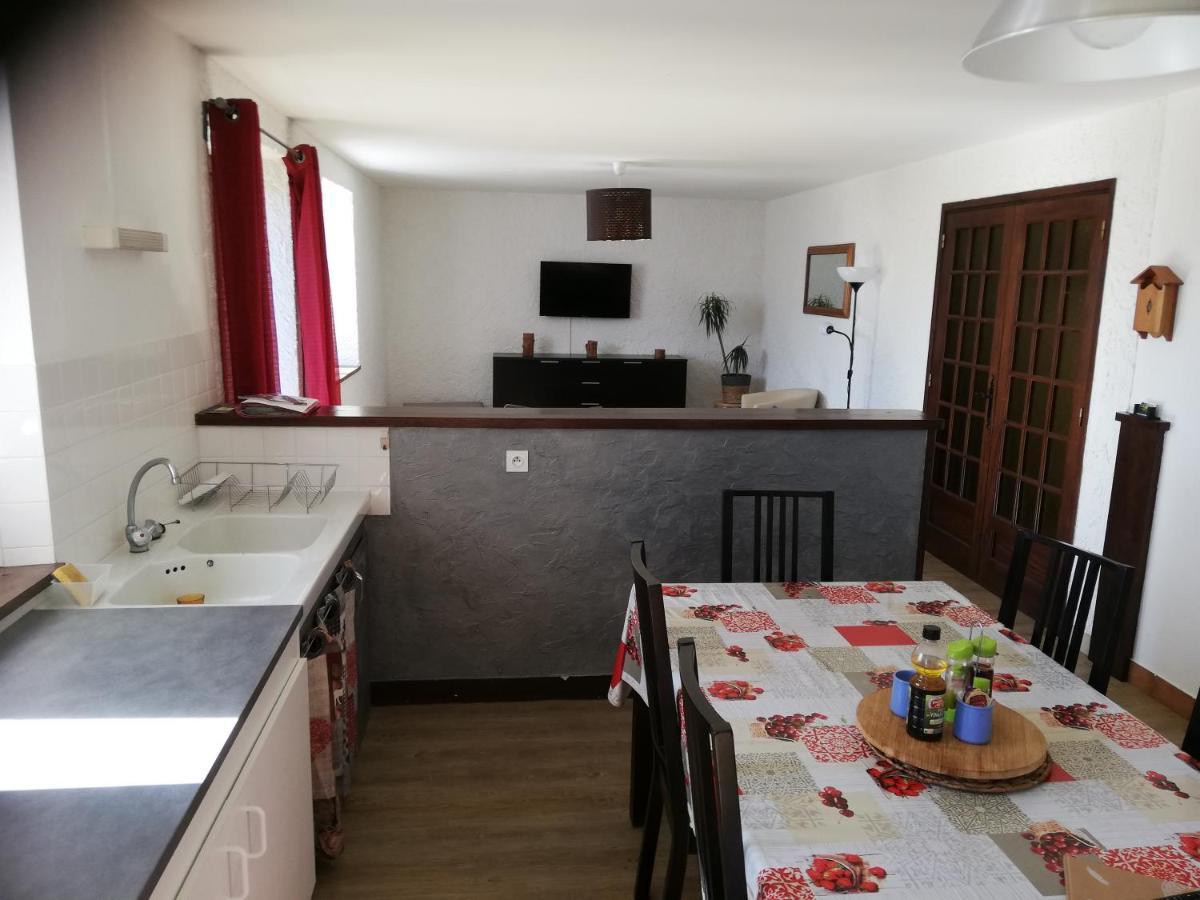 Gite Les Chaumeix Prondines Exteriör bild