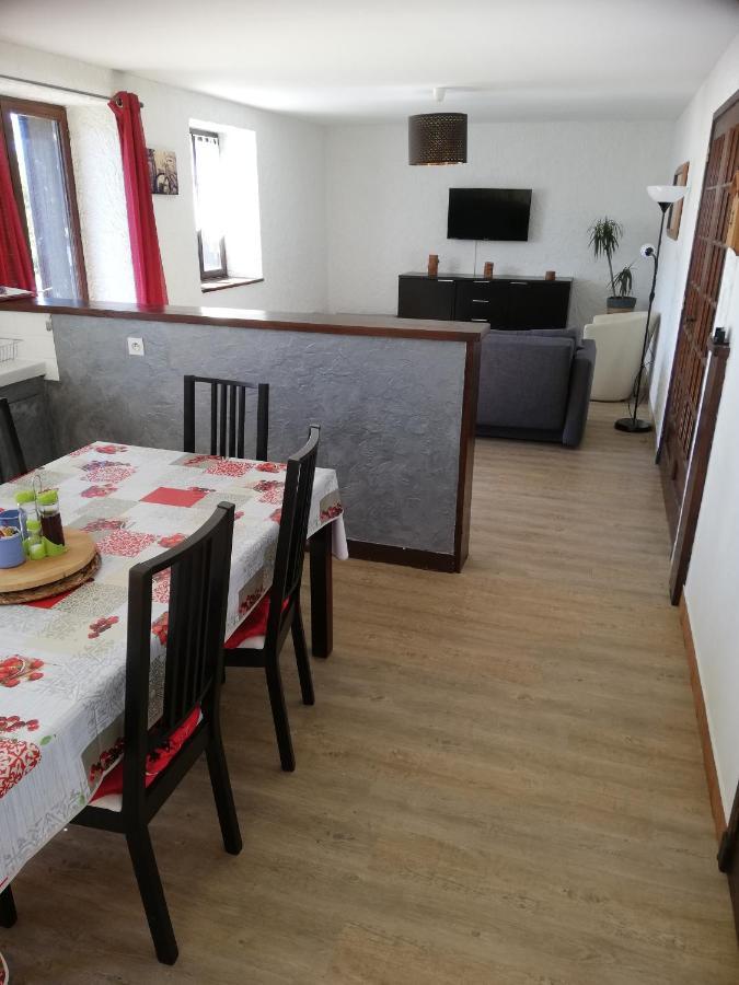 Gite Les Chaumeix Prondines Exteriör bild